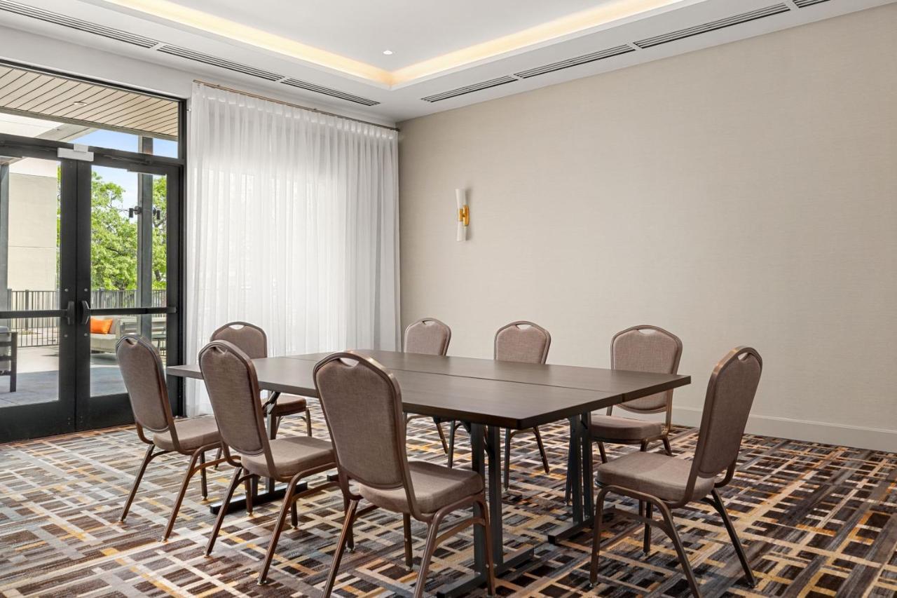 Отель Marriott San Antonio Airport Экстерьер фото