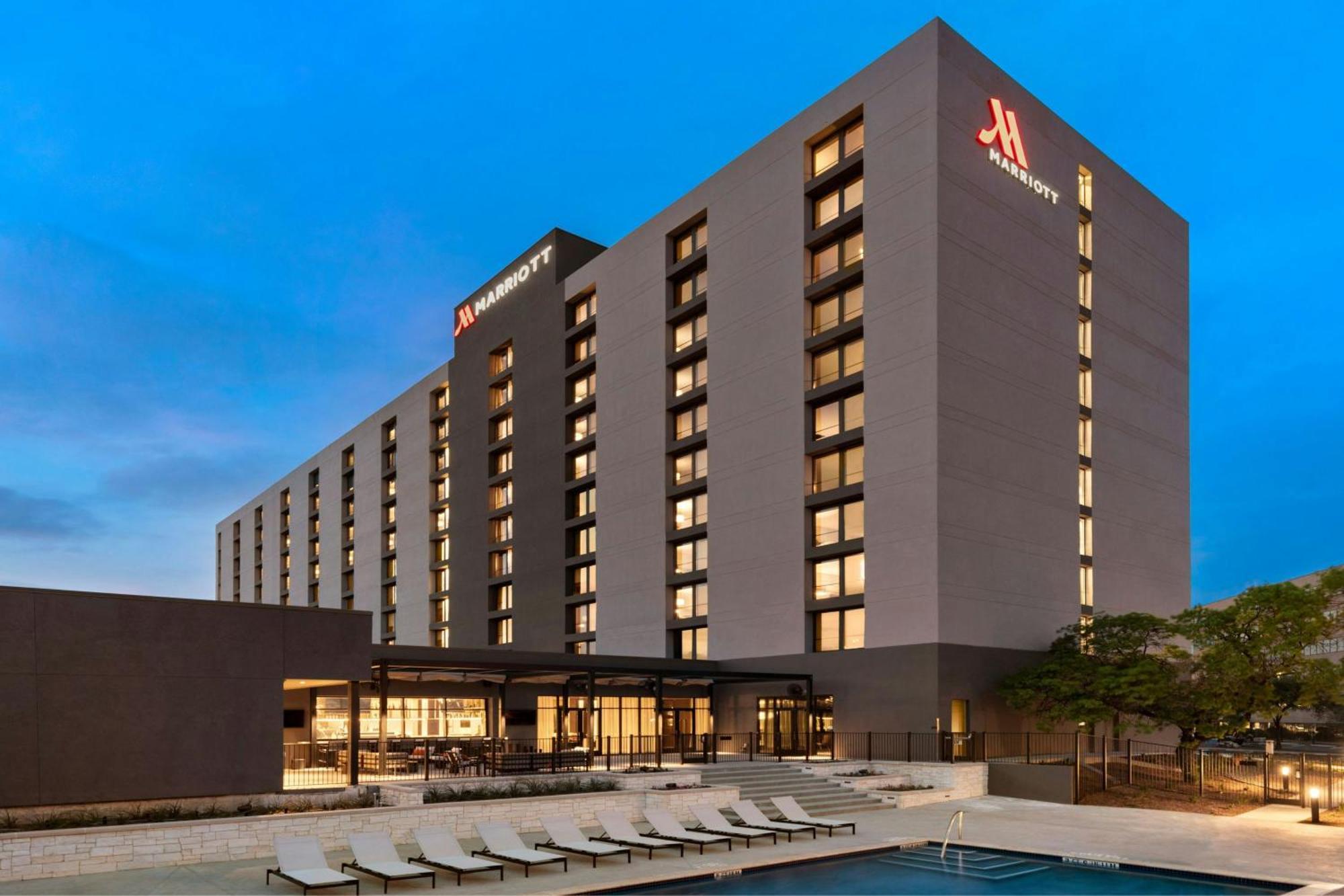 Отель Marriott San Antonio Airport Экстерьер фото